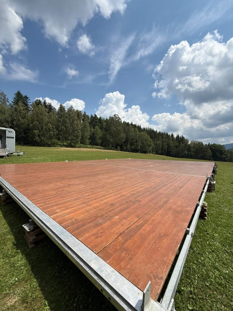 Podlaha, partystany-stefek.cz