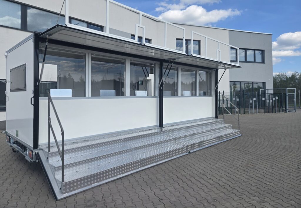 Designové pokladní centrum, mobilní pokladna, pokladní přívěs, pronájem Štefek, Top-wc (28)