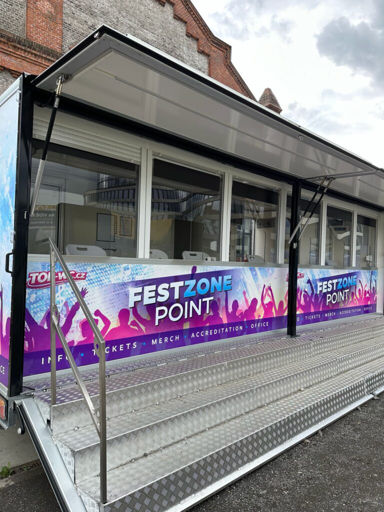 Designové pokladní centrum, pokladní přívěs, pokladna na festival, office, top-wc.cz (15)
